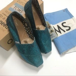 NWT Toms Emerald Glitter Slip on Shoes
